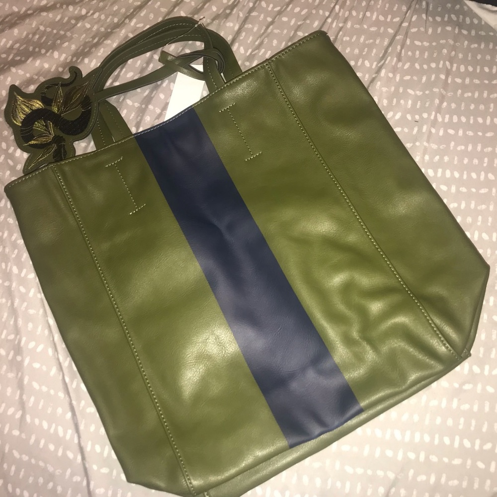 Green Purse Never used !